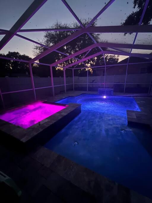 Holiday home Pink Sunshine: Private Heated Pool And Spa, Close To