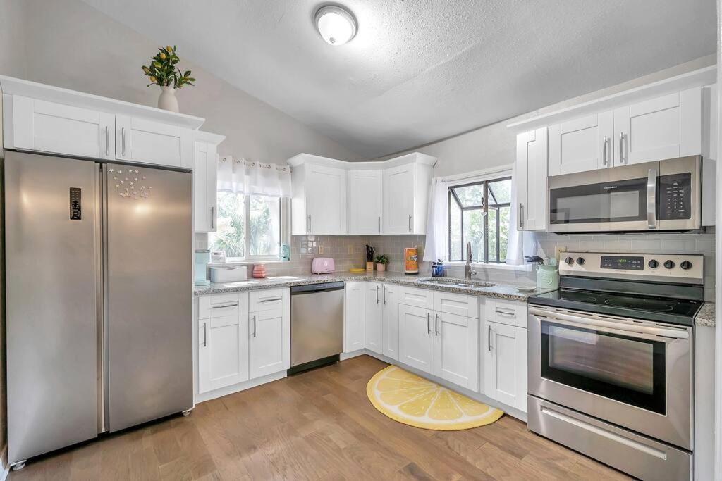Pink Sunshine: Private Heated Pool And Spa, Close To *